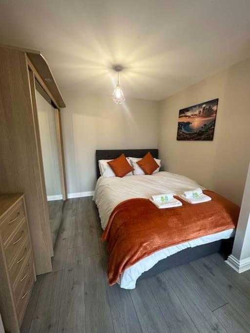 Cute Next To Colindale Station Apartment *