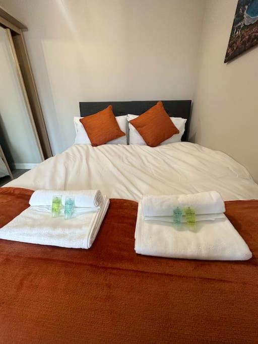 Apartment Cute Next To Colindale Station *